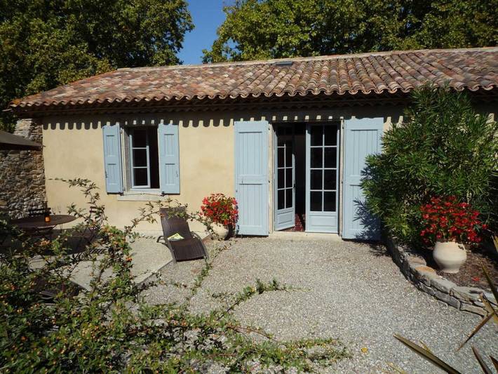 Gîte pour 6 personnes, avec terrasse ainsi que jardin et jacuzzi
