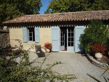 Gîte pour 6 personnes, avec jacuzzi ainsi que terrasse et jardin à Marseillette