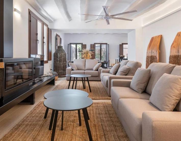 Casa de vacaciones para 15 personas, con jardín y piscina para niños en Aragón