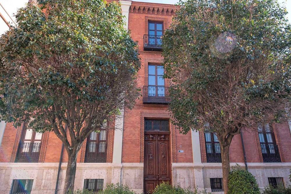 Entire apartment, White spaces El viejo Coso: with parking! in Valladolid, Valladolid Province