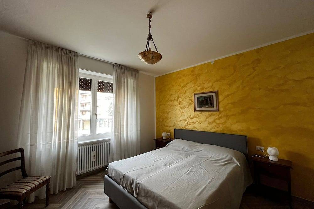 Locazione Glicine con 3 camere per 4 ospiti con parcheggio privato e giardino. in Belluno, Schiara
