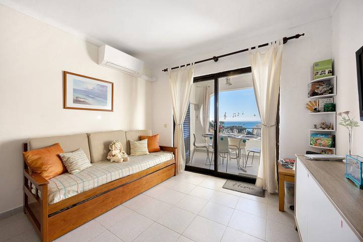 Entire apartment, Apartment 'Mar-colina-sol' with Sea View, Wi-Fi and Air Conditioning in Carvoeiro, Faro District
