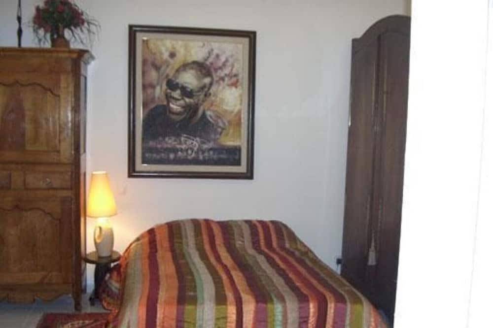 Appartement entier, Studio avec piscine Sarlat, pour 2 personnes in Sarlat-la-Canéda, Périgord Noir