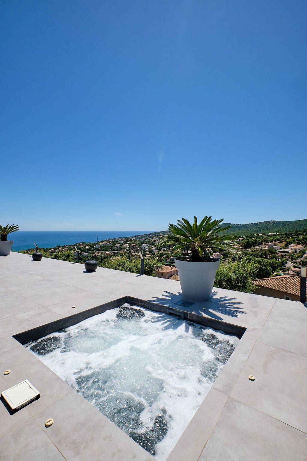 Villa 259 mit Meerblick, Pool und Jacuzzi in Les Issambres, Roquebrune-sur-Argens