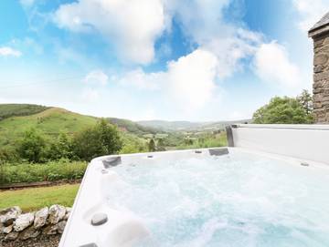 Cottage for 10 People in Powys, Mid-Wales, Photo 1