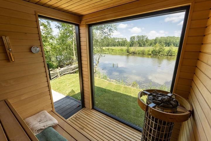 Location de vacances pour 14 personnes, avec Jacuzzi et Terrasse ainsi que Jardin et Piscine à Deinze