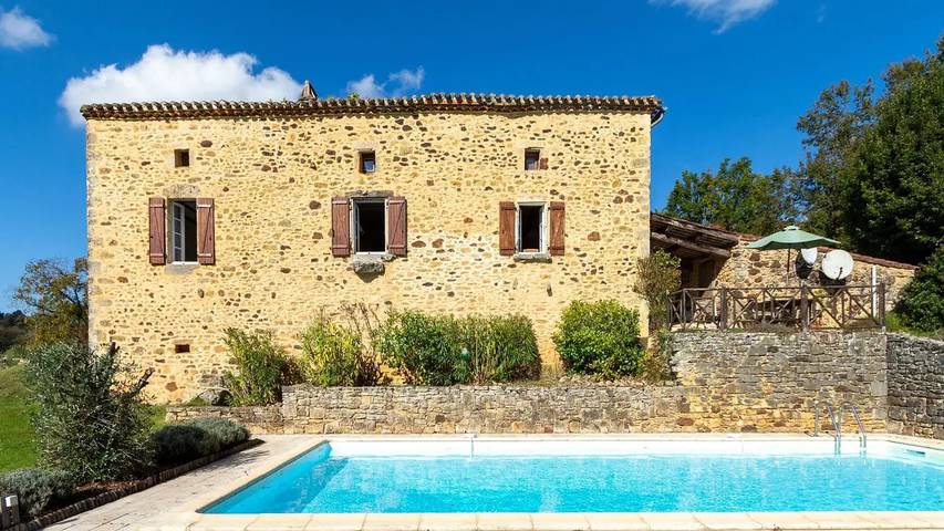 Location de vacances pour 5 personnes, avec Terrasse ainsi que Jardin et Piscine à Sauveterre-la-Lémance