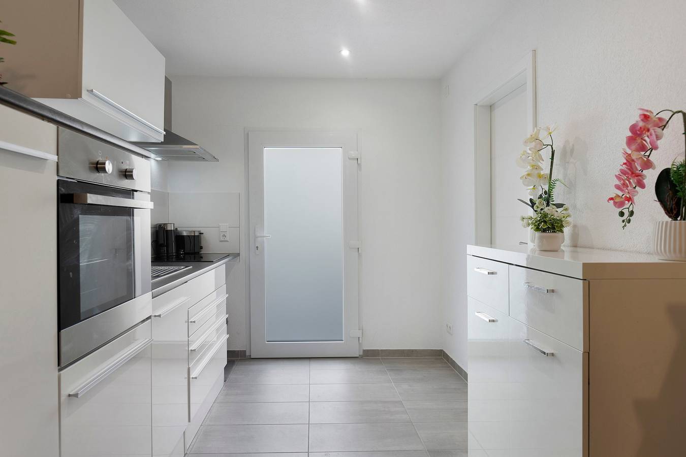 Ganze Wohnung, Apartment „Monteure Wohnung Cristina“ mit privater Terrasse und Wlan in Rielasingen-Worblingen, Hegau