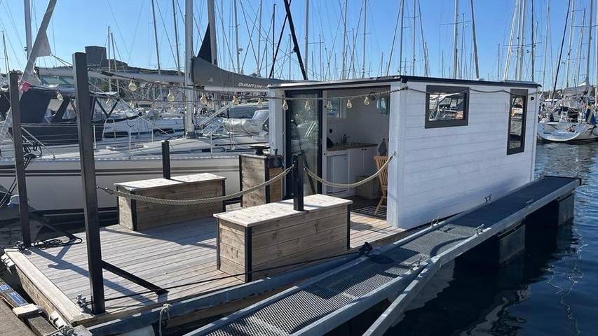 Boot für 2 Personen, mit Terrasse und Ausblick in Schweden