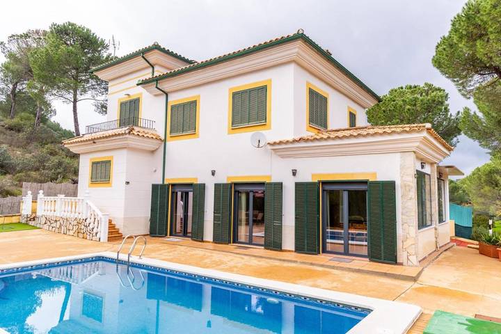 Chalet para 6 personas, con Balcón y Terraza además de Jardín y Piscina en Córdoba