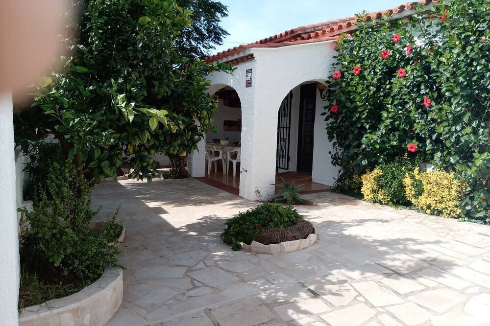 Nice and relax Mediterranean villa with free wifi in Montroig, Costa Dorada