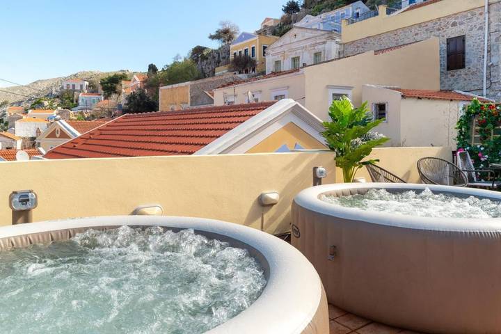 Maison d’hôte pour 2 personnes, avec jacuzzi et terrasse dans Symi - 3