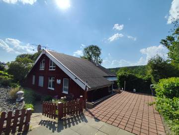 Ferienhaus für 5 Personen, mit Sauna und Ausblick sowie Balkon und Garten im Weserbergland