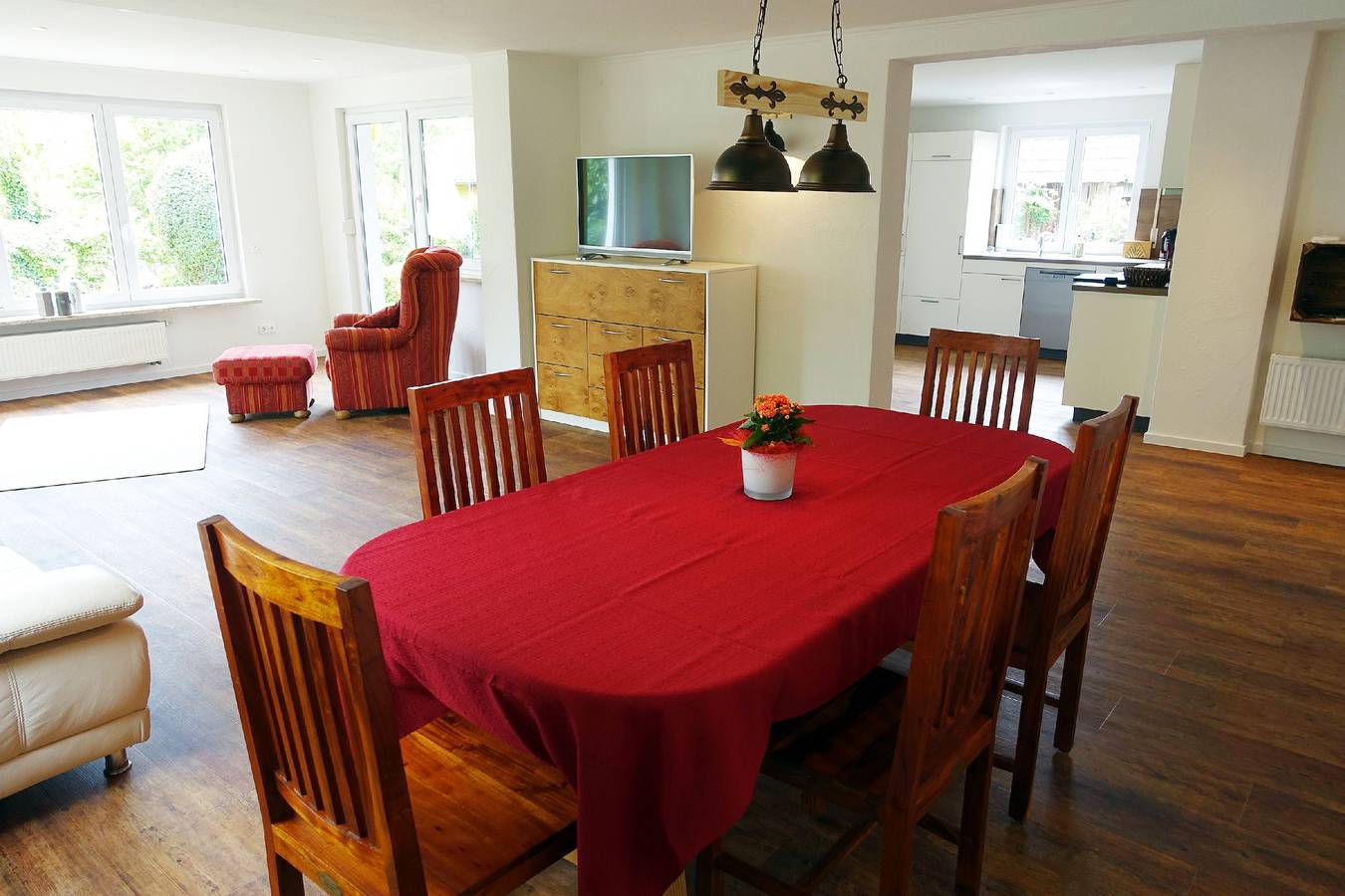 Ganze Wohnung, Ferienwohnung 'Heimatliebe' mit Bergblick, privater Terrasse und Wi-Fi in Immenstaad, Immenstaad am Bodensee