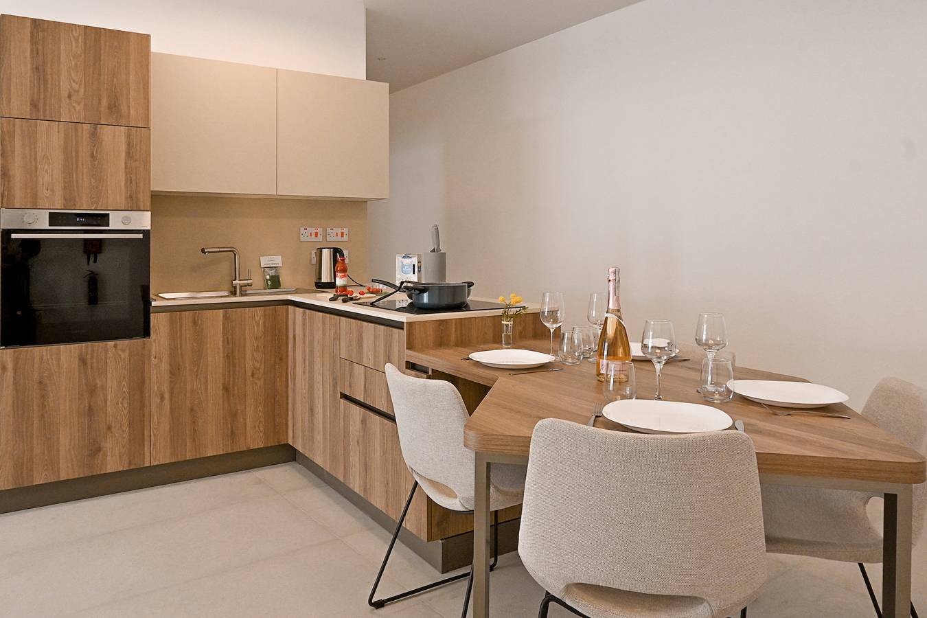 Appartamento intero, Modern Seaside Apart in Marsalforn - 5E in Marsalforn, Zebbug