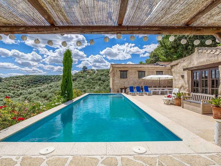 Ferienhaus für 11 Personen, mit Balkon/Terrasse und Terrasse sowie Pool