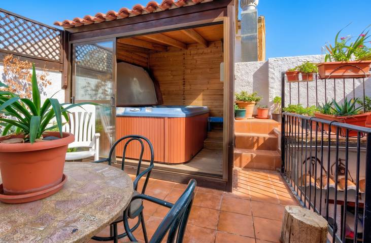 Ferienhaus für 8 Personen, mit Whirlpool und Terrasse sowie Balkon/Terrasse - 1