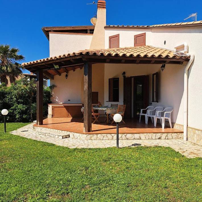 Location de vacances pour 6 personnes, avec jardin ainsi que jacuzzi et piscine, animaux acceptés à Campofelice di Roccella - 3