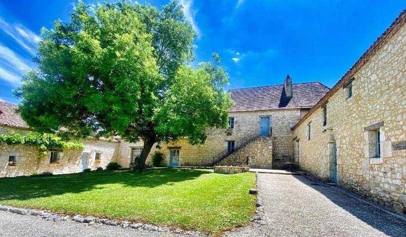 Maison d’hôte pour 3 personnes, avec Terrasse et Jardin ainsi que Piscine et Vue à Faux (Dordogne)