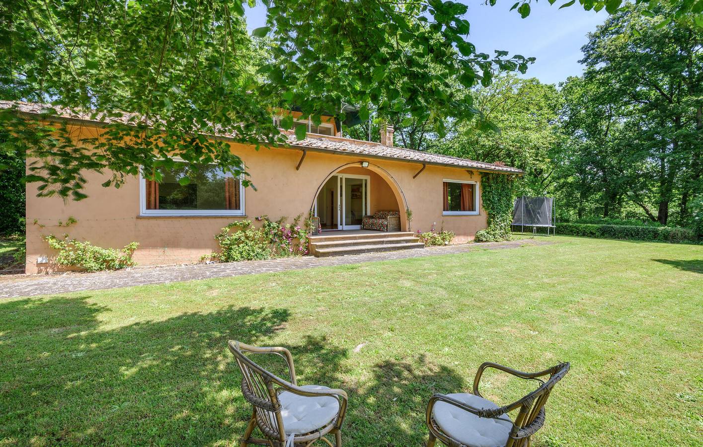 Accogliente appartamento con piscina, terrazza e WiFi vicino a Sutri in Sutri, Lago di Bracciano