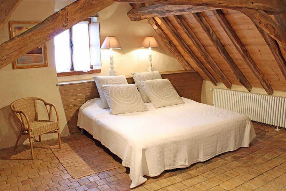 Gîte Rustique à Neuilly-le-Réal avec Animaux Acceptés in Neuilly-le-Réal, Allier