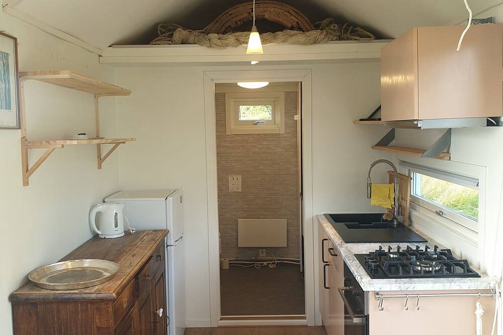 Minihouse with nice view, and access to recording studio and/or work space. in Tromsø