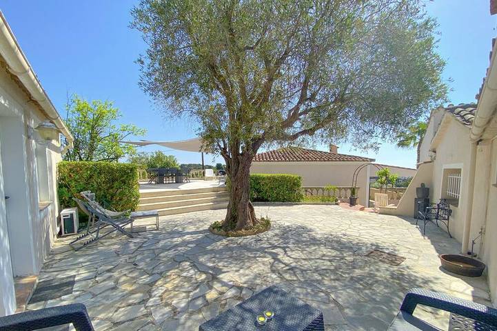 Chambre d’hôte pour 8 personnes, avec Jardin à Vallauris
