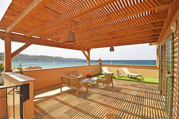 Appart’hôtel pour 6 personnes, avec Balcon et Terrasse ainsi que Jardin et Vue à Saint-Florent