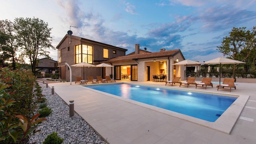 Villa für 8 Personen, mit Sauna und Pool sowie Garten in Porec und Umgebung