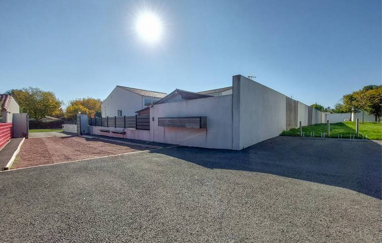 Ferienhaus für 10 Personen, mit Pool und Garten sowie Terrasse, mit Haustier