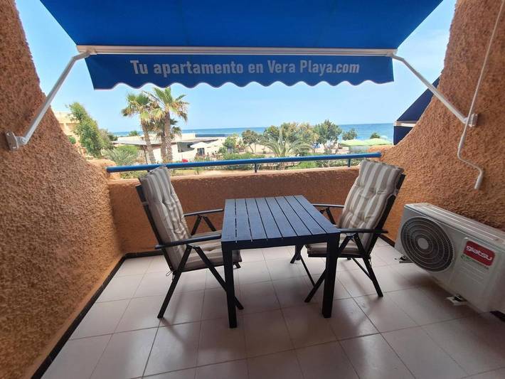 Apartamento para 2 personas, con vistas además de balcón y piscina en Vera Playa Naturista