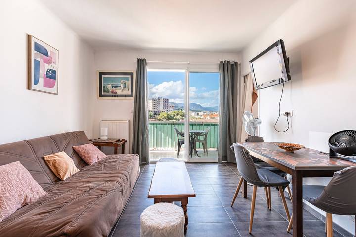 Location de vacances pour 3 personnes, avec balcon, animaux acceptés à Ajaccio