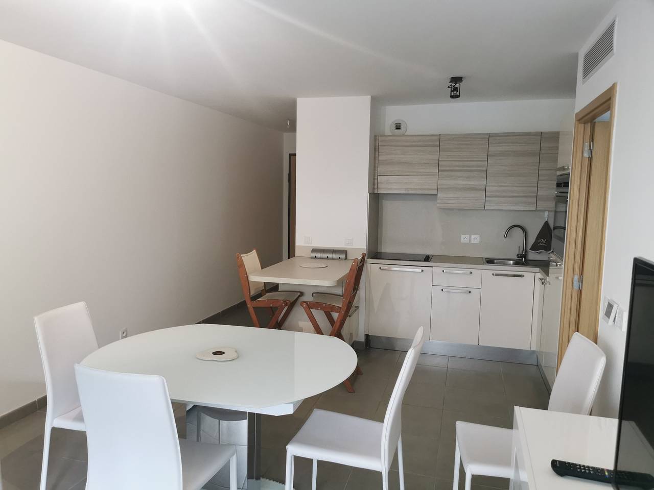 Ganze Wohnung, Zentrales 2-Zimmer-Apartment Juan-les-Pins mit Garage und Terrasse in Juan-les-Pins, Antibes