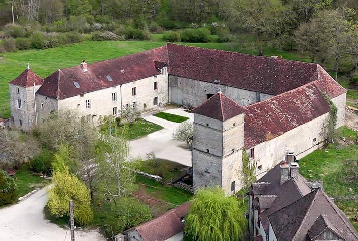 Chambre d’hôte pour 4 personnes, avec vue et jardin à Gigny
