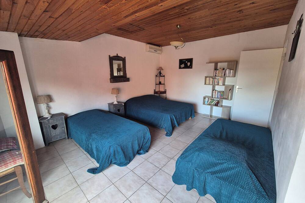 Family house for rent in the center of Bouzigues, close to the Thau Lagoon in Bouzigues, Côte d'Améthyste