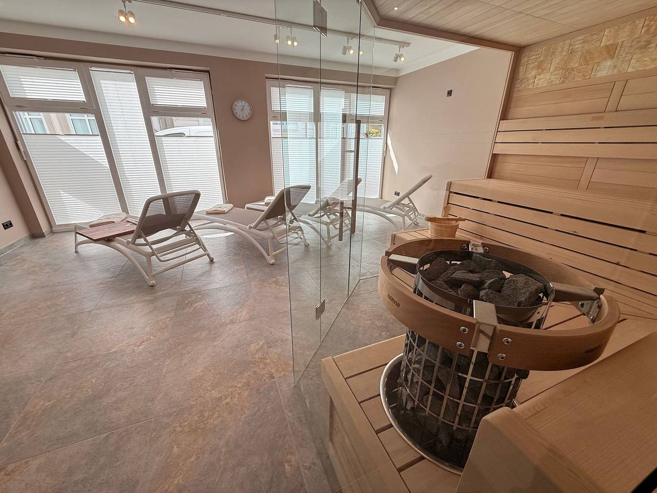 Ganze Ferienwohnung, Villa Am Steinbach - 150m zur Ostsee - Sassnitz auf Rügen - App. 6 - Findling in Sassnitz, Nationalpark Jasmund