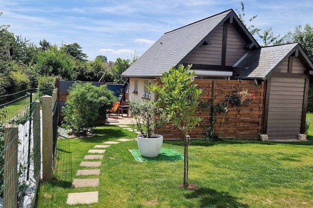 Small house near Rouen parking space + car charging socket in Franqueville-Saint-Pierre, Región de Rouen