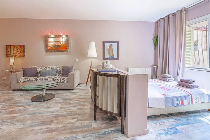 Gîte pour 4 personnes, avec terrasse dans Office De Tourisme De Cassis - 3