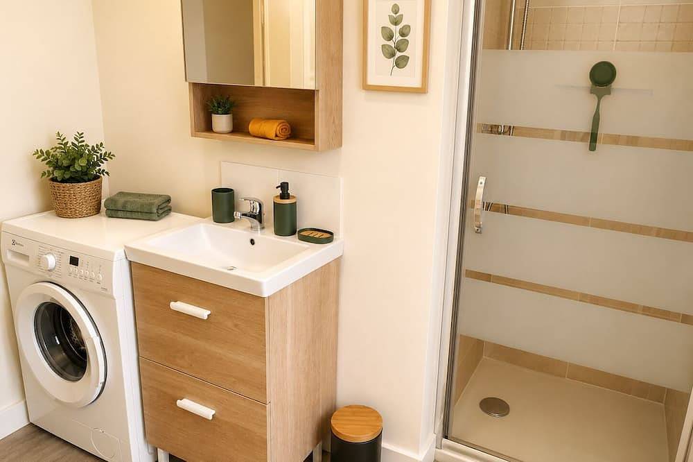 Apartamento entero, Apartamento-Ciudad-Baño privado con ducha in Angulema, Charente