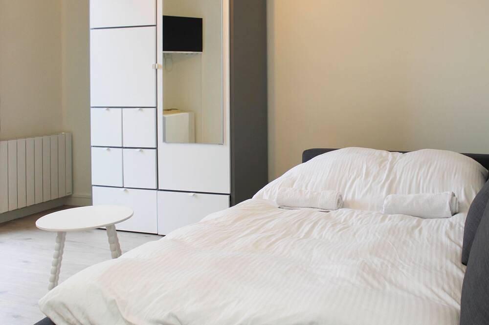 Ganze Wohnung, Bright studio apartment on the outskirts of Paris in Clichy, Hauts-de-Seine
