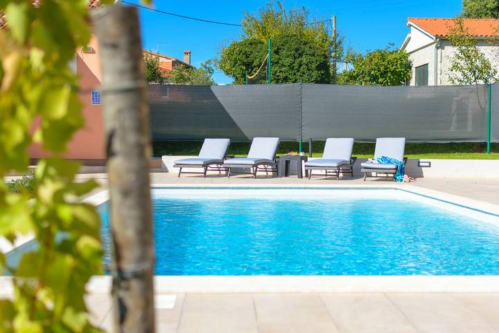 Ferienhaus für 6 Personen, mit Balkon und Terrasse sowie Garten und Pool in Barban - 4