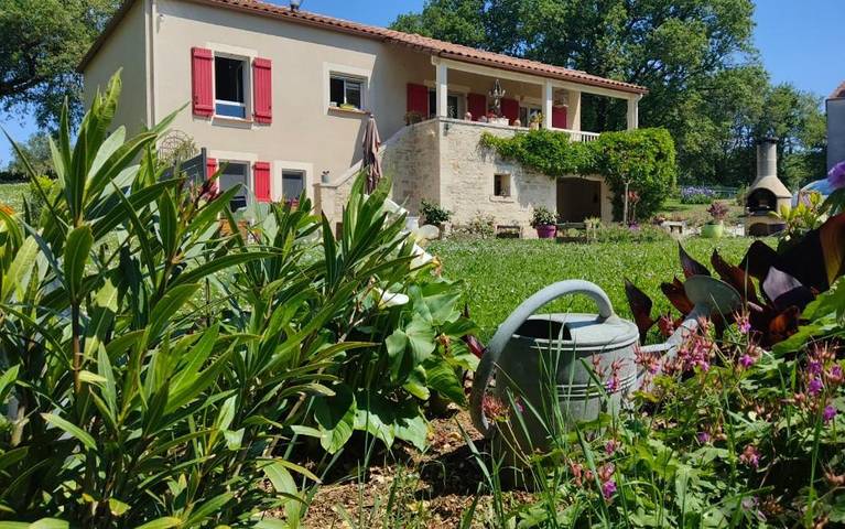 Location de vacances pour 2 personnes, avec Jacuzzi et Terrasse ainsi que Jardin et Vue à Concorès