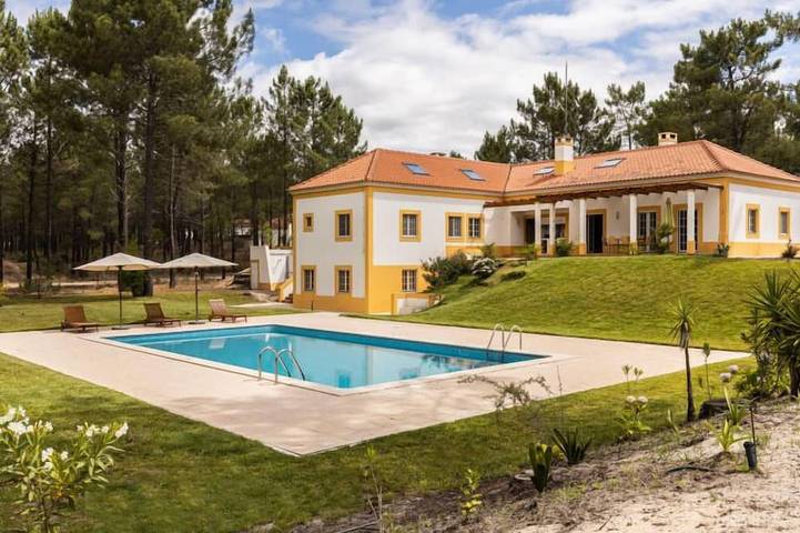Casa de férias para 8 pessoas, com varanda e piscina e ainda jardim em Alcácer do Sal