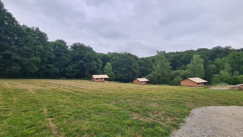 Tente pour 6 personnes, avec Terrasse et Jardin ainsi que Vue sur le lac et Vue en Corrèze