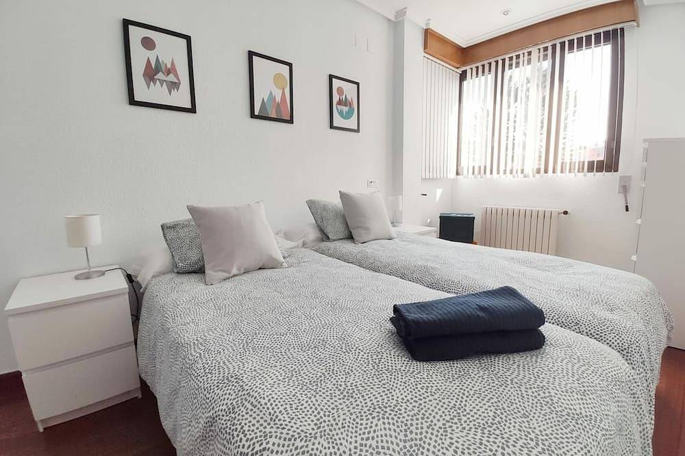 Spacious Villa in Jaca with Private Pool and Garden in Jaca, Spanish Pyrenees