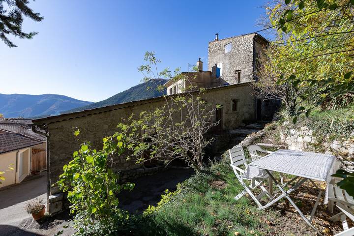 Gîte 'Gite De Pascal Et Virginie' con vista montagna, terrazza privata e balcone in Ponet-et-Saint-Auban, Parc naturel régional du Vercors