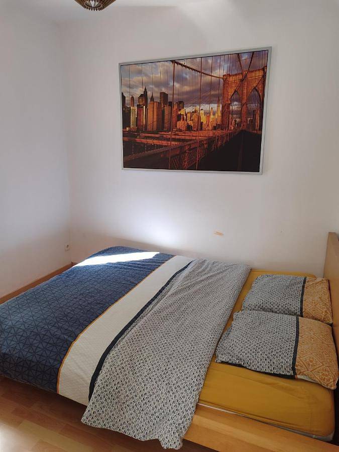 Appartement entier, One-Bedroom Apartment in Cuers, Côte méditerranéenne (France)