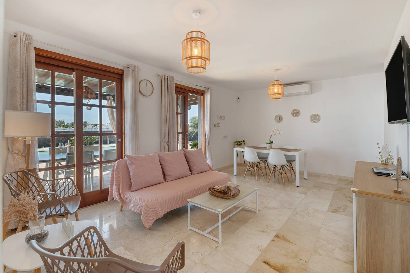 Villa privada 5* con piscina, jardín de palmeras e internet rápido in Playa Blanca, Yaiza