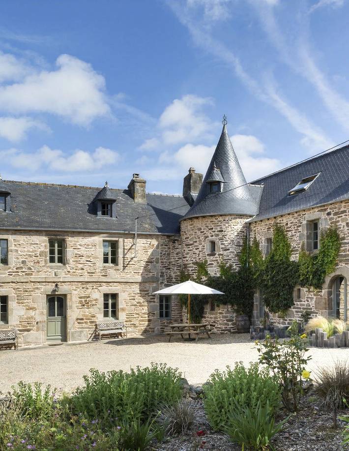 Château pour 15 personnes avec jardin in Trémel, Ceinture Dorée