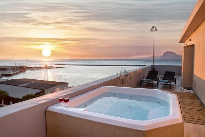 Ferienwohnung für 2 Personen, mit Ausblick und Terrasse in Patras